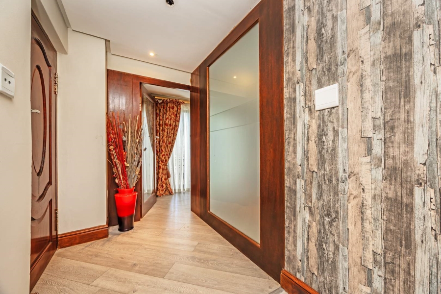 8 Bedroom Property for Sale in Baronetcy Estate Western Cape